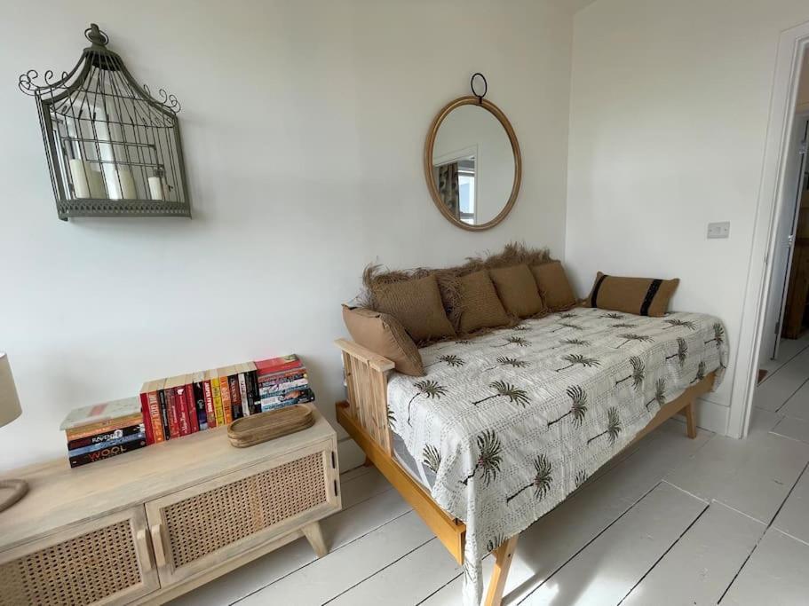 Apartment Deck - Fresh, Stylish Seaside Ventnor