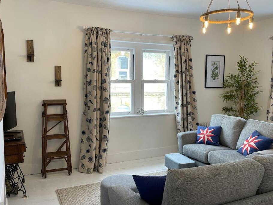 Deck - Fresh, Stylish Seaside Апартаменты *